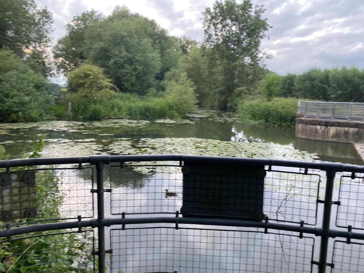 Contemporary Trumpington Apartment With Self Check-In ,Free On-Site Parking, Terrace, Super Fast Wifi & 5 Mins Drive To Papworth & Addenbrookes Hospitals Cambridge  Exterior foto