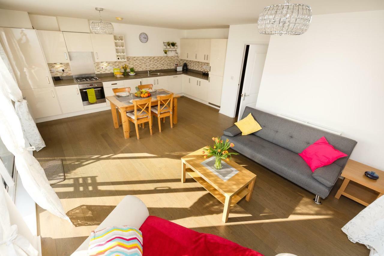Contemporary Trumpington Apartment With Self Check-In ,Free On-Site Parking, Terrace, Super Fast Wifi & 5 Mins Drive To Papworth & Addenbrookes Hospitals Cambridge  Exterior foto