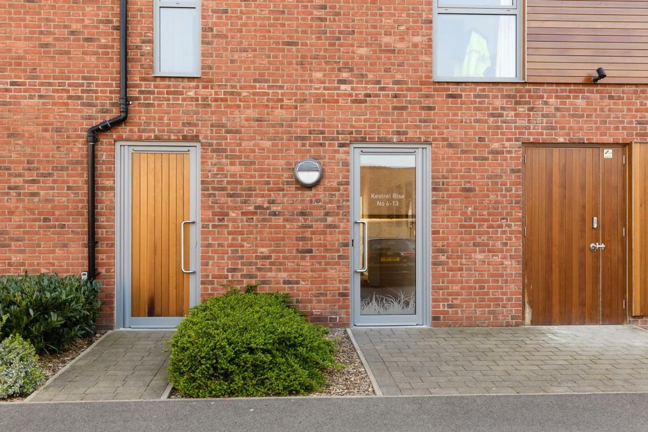 Contemporary Trumpington Apartment With Self Check-In ,Free On-Site Parking, Terrace, Super Fast Wifi & 5 Mins Drive To Papworth & Addenbrookes Hospitals Cambridge  Exterior foto