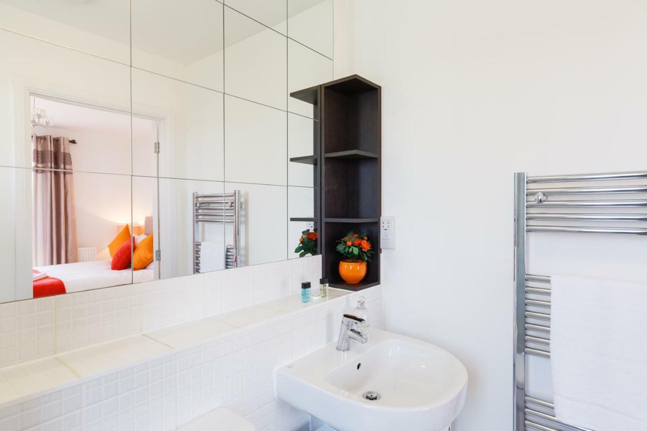 Contemporary Trumpington Apartment With Self Check-In ,Free On-Site Parking, Terrace, Super Fast Wifi & 5 Mins Drive To Papworth & Addenbrookes Hospitals Cambridge  Exterior foto